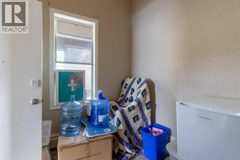 329 12 Street N - Image 12