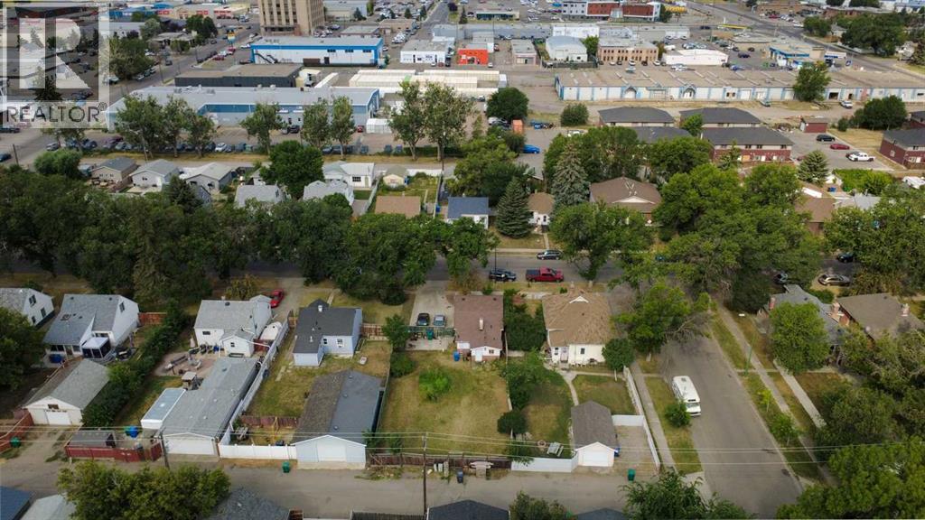 329 12 Street N - 29