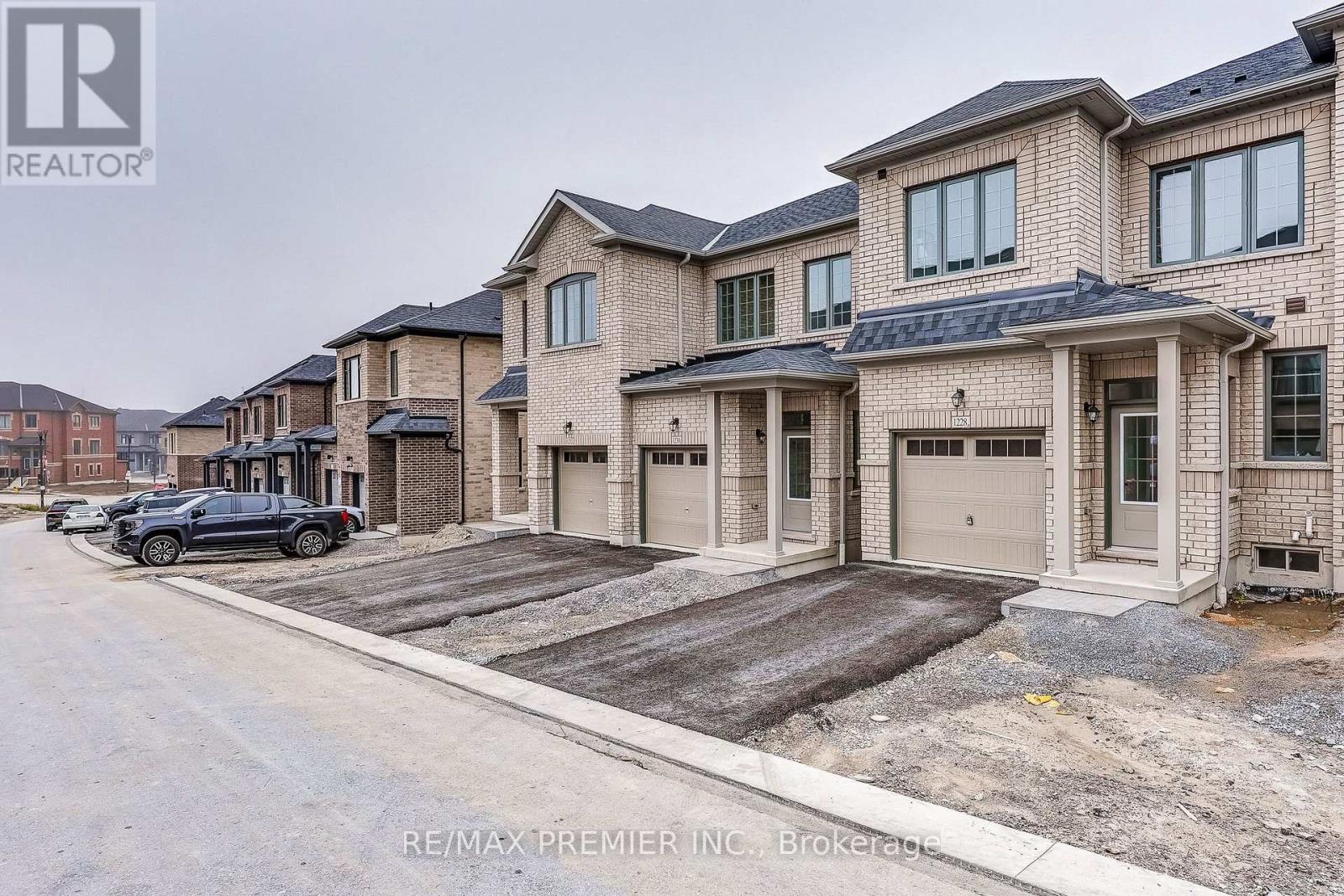 1228 ELIZABETH MACKENZIE DRIVE - 3
