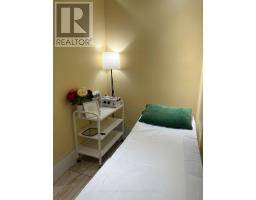 2195 Queen Street E, Toronto, ON M4E1E5 Photo 11