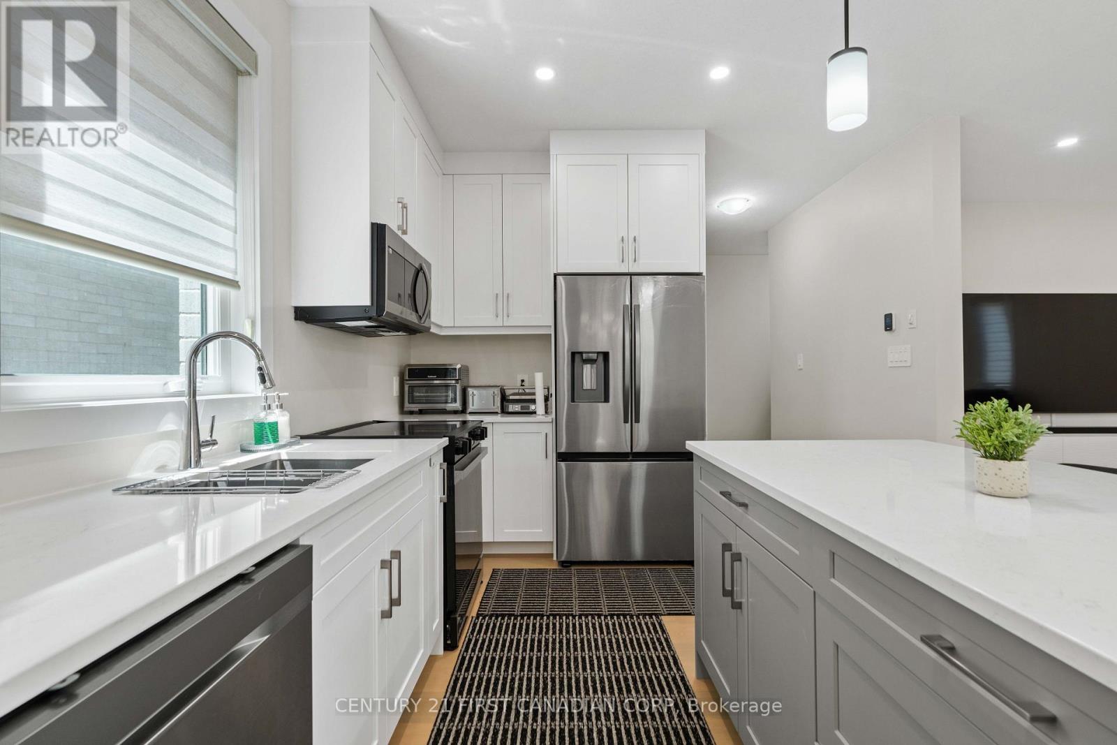 8-7966 FALLON DRIVE - 12