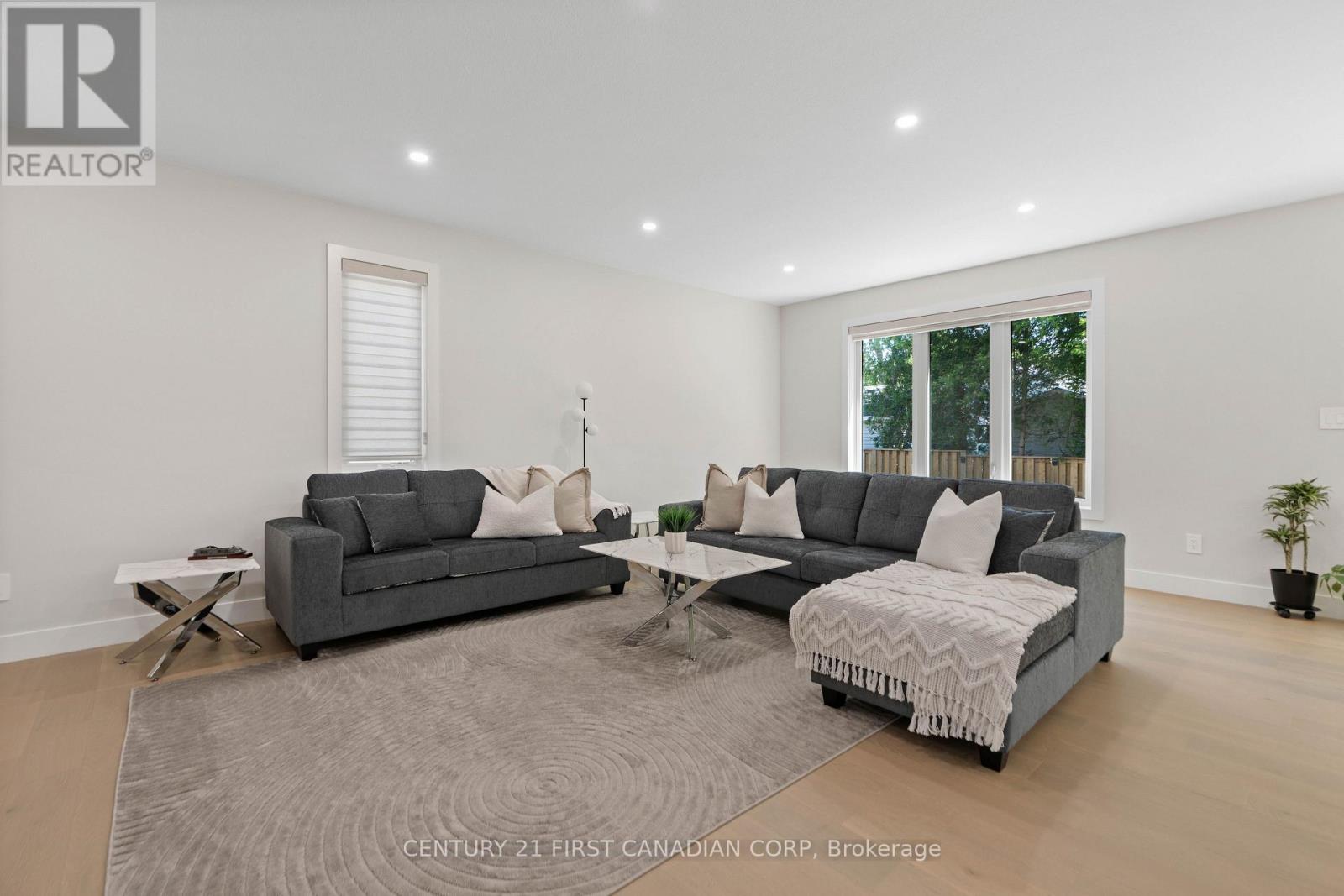 8-7966 FALLON DRIVE - 17