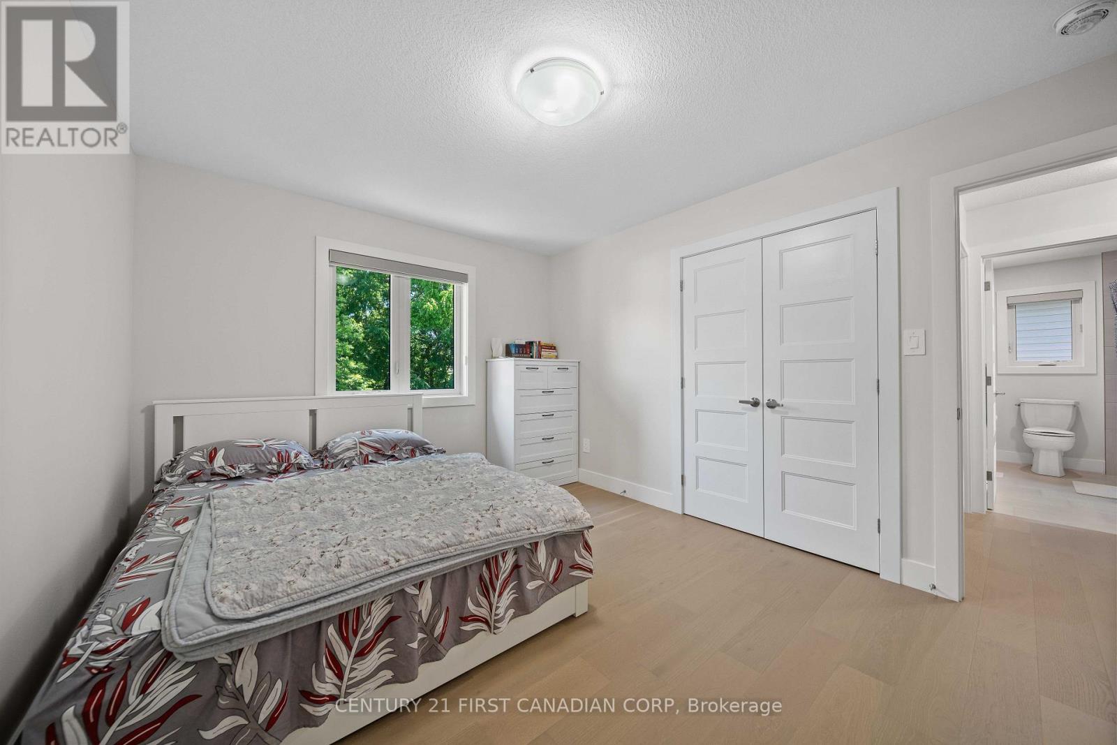 8-7966 FALLON DRIVE - 39