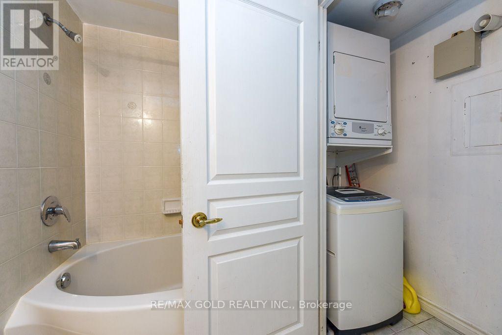 #1003 200 BURNHAMTHORPE ROAD - 26