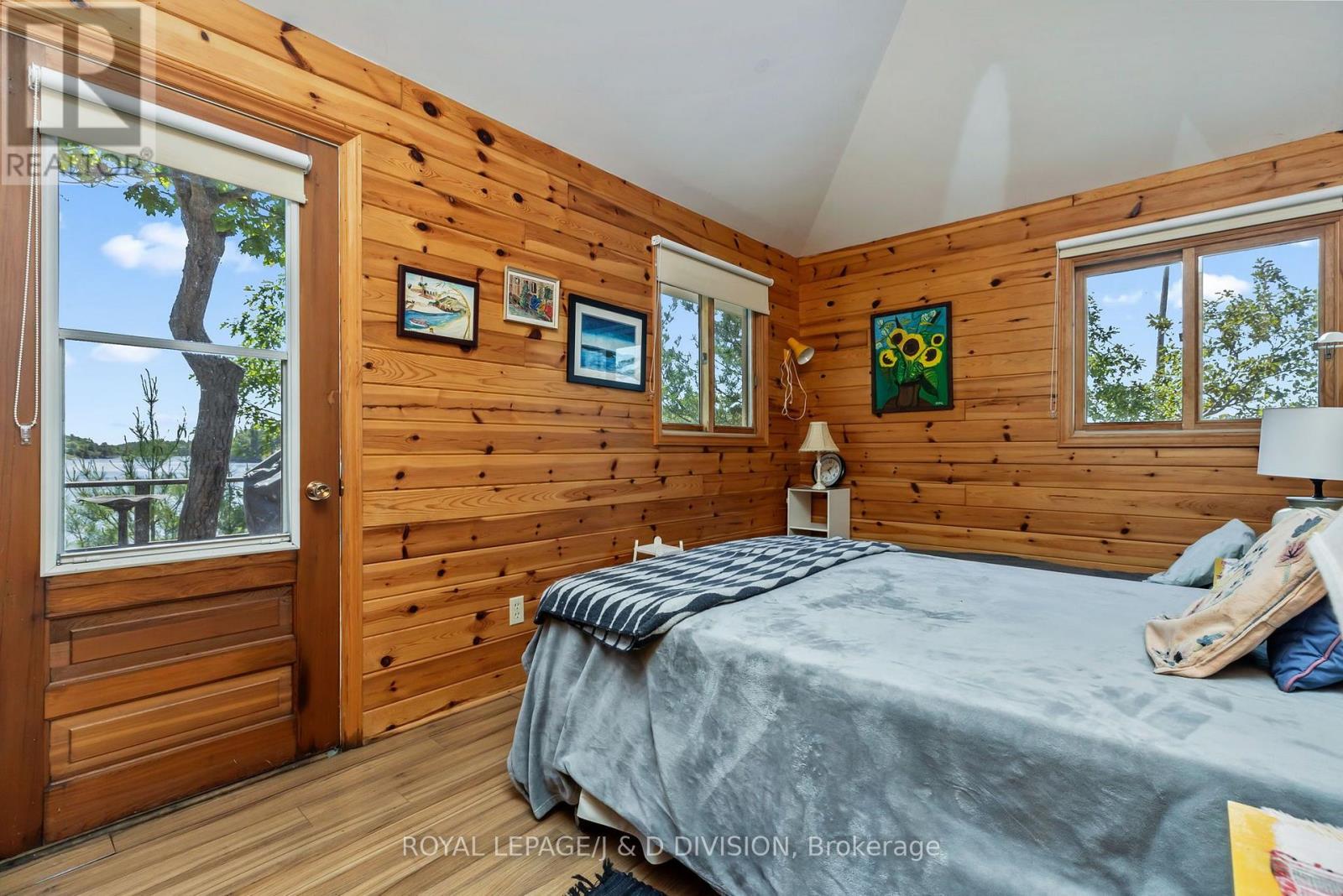 1 B254 EMERALD ISLAND - 19