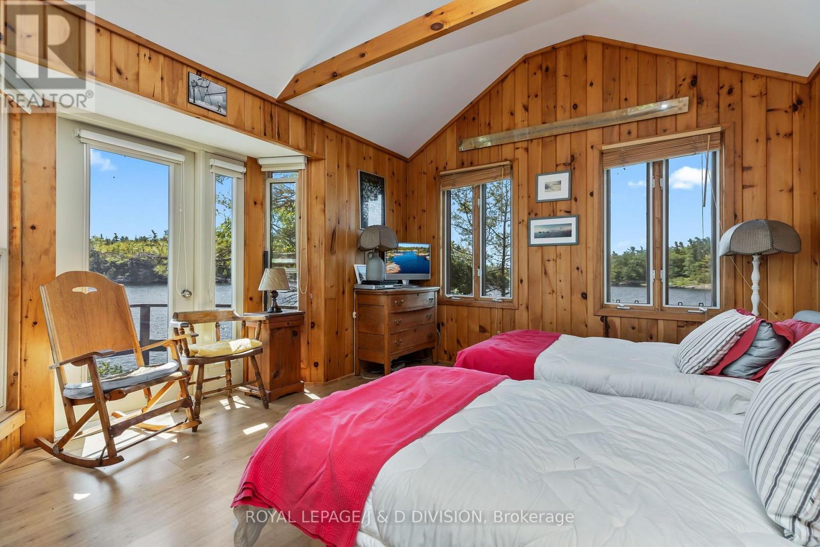 1 B254 EMERALD ISLAND - 31