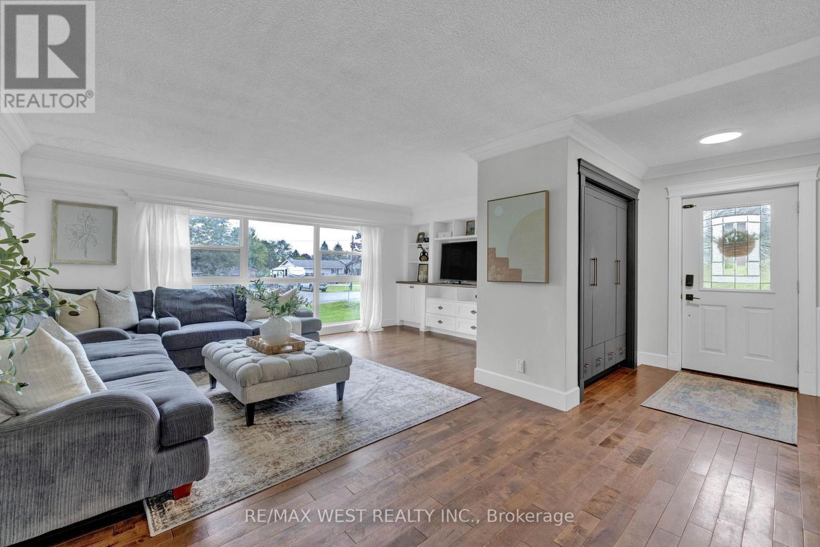 34 HELEN CRESCENT - 11