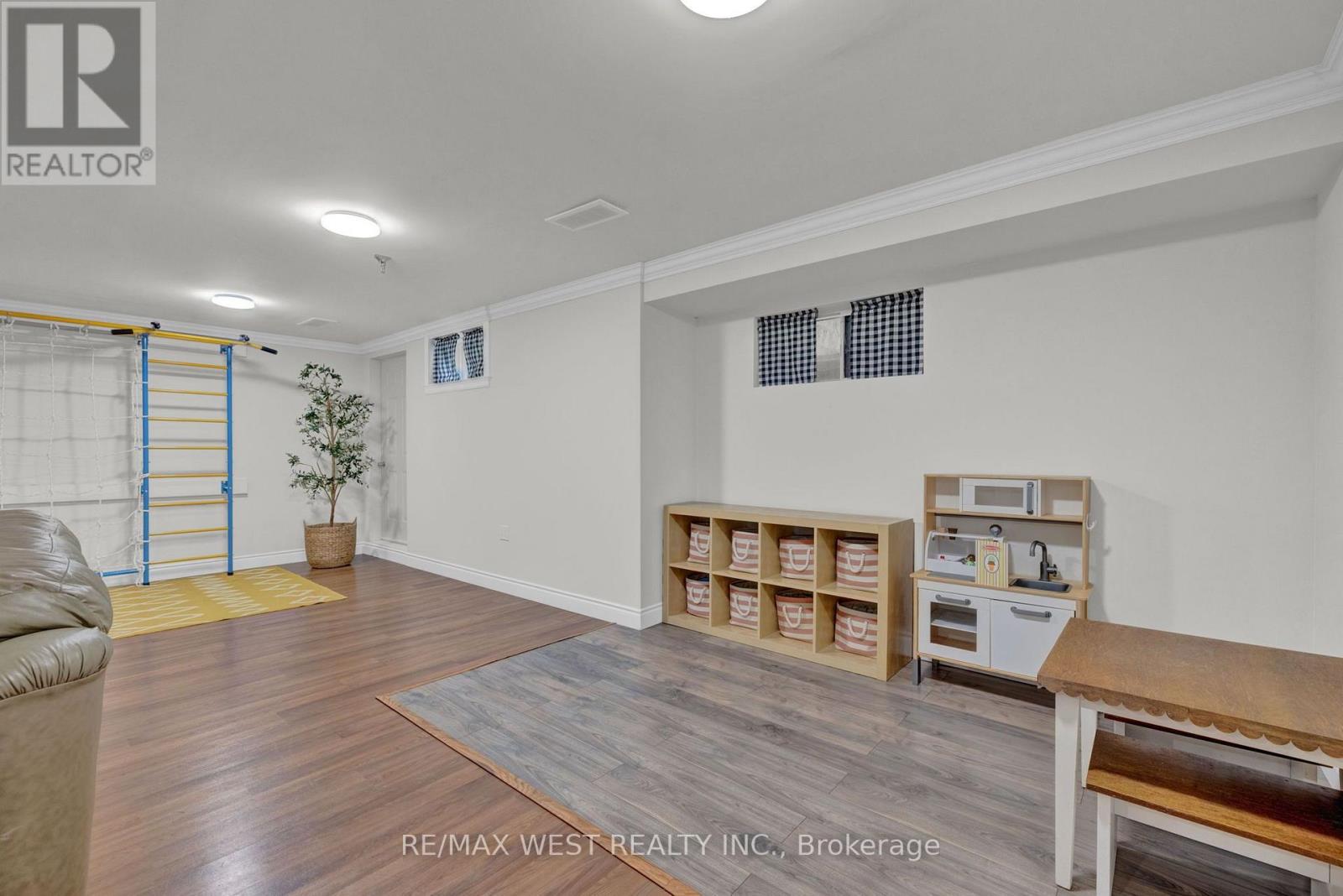 34 HELEN CRESCENT - 31