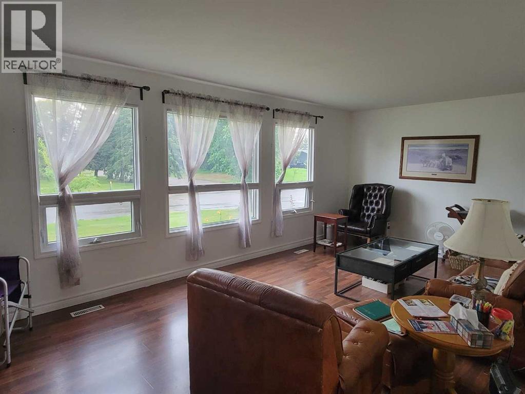 5502 51 Street - Image 6