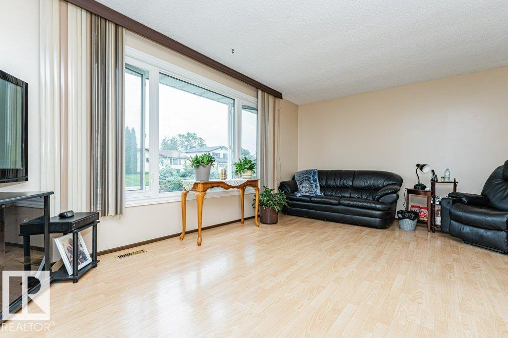 5036 47 ST - 10