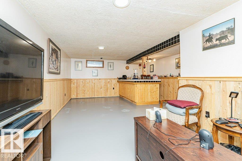 5036 47 ST - 38