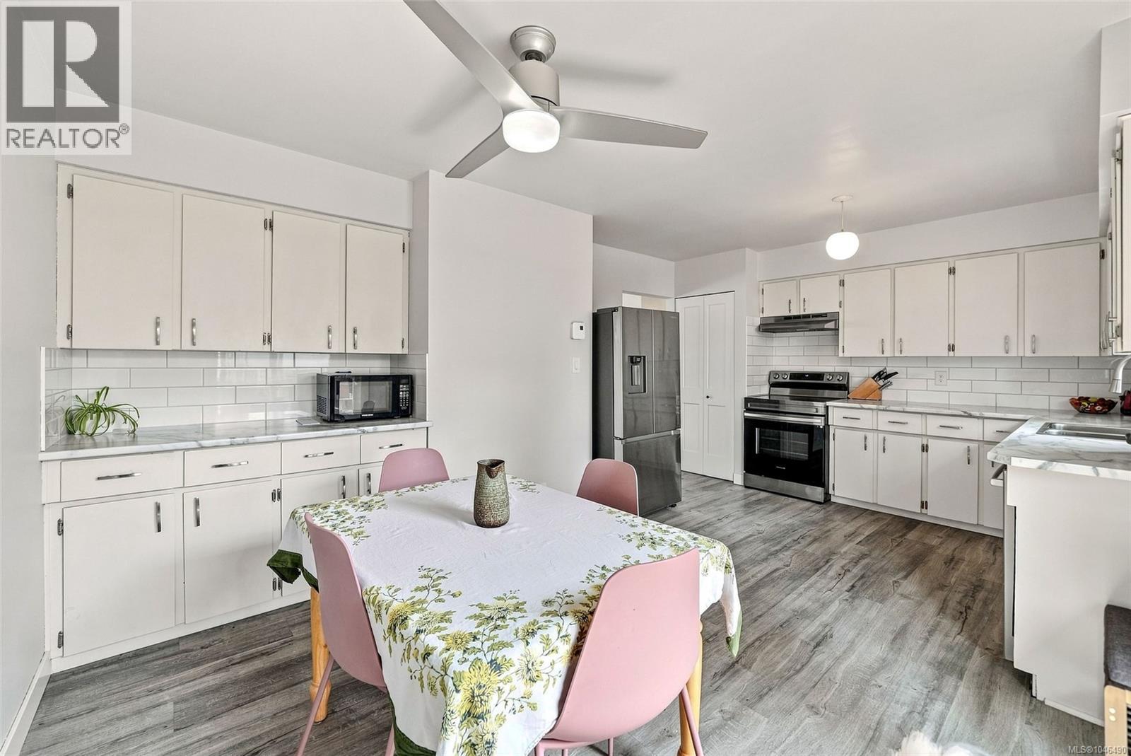 744 Newcastle Ave - 33
