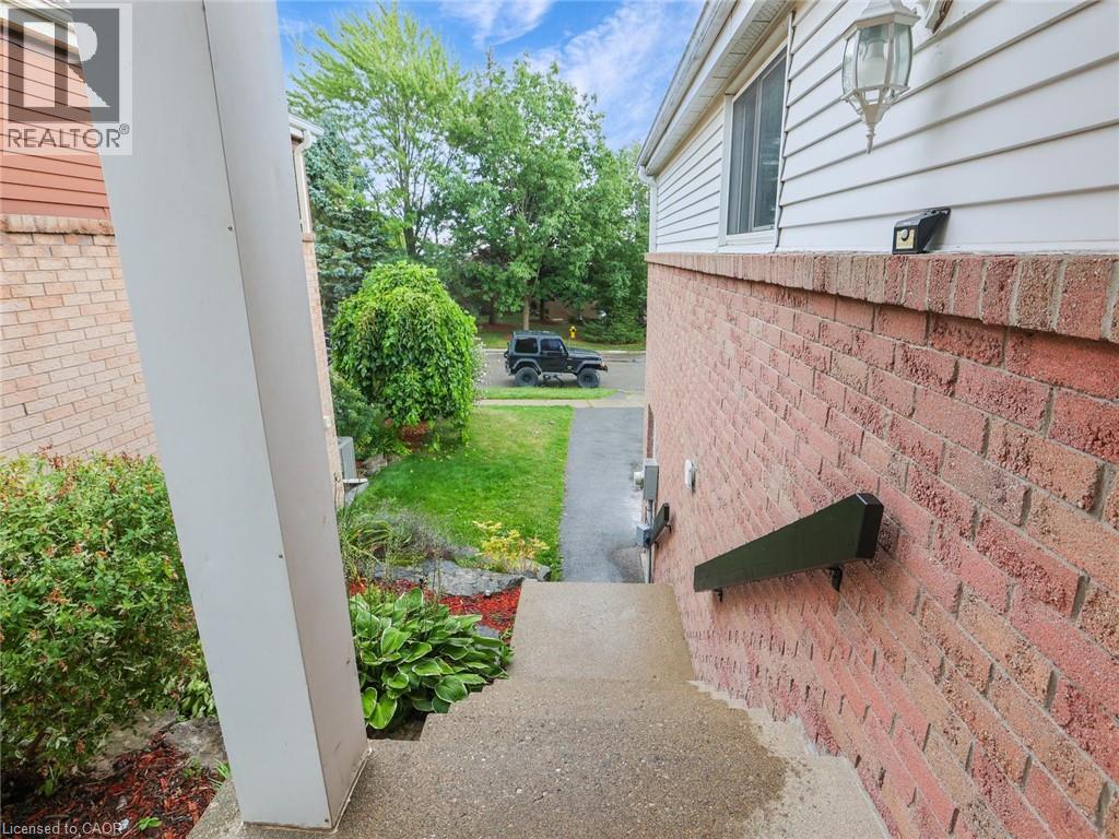 128 MACATEE Place — photo 3