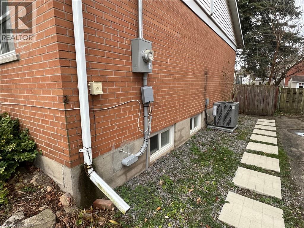 62 SUNNYHILL Road Unit# LOWER — photo 3