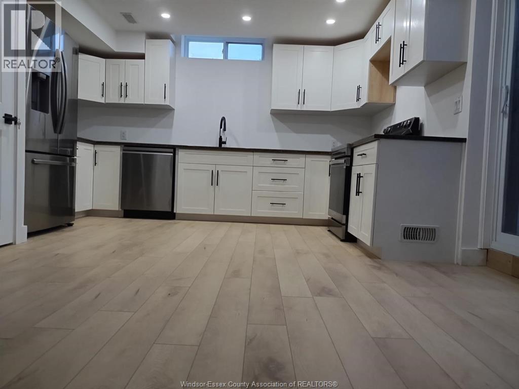 631 HOLBURN STREET Unit# LOWER, Windsor — photo 3