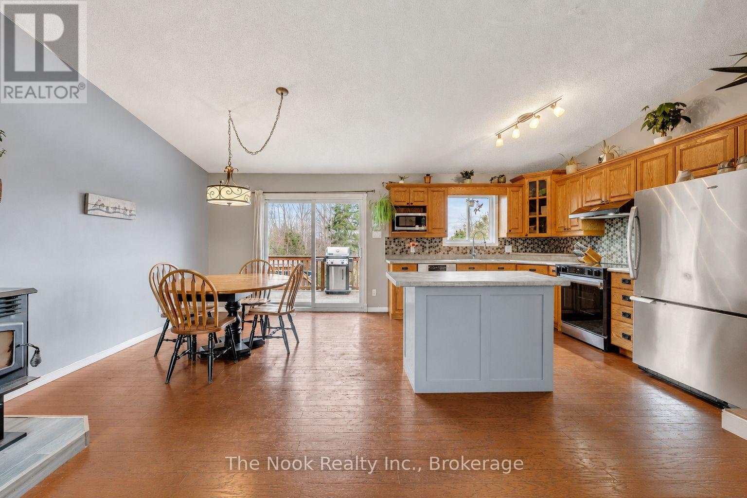 31 CARLTON CRESCENT - 8