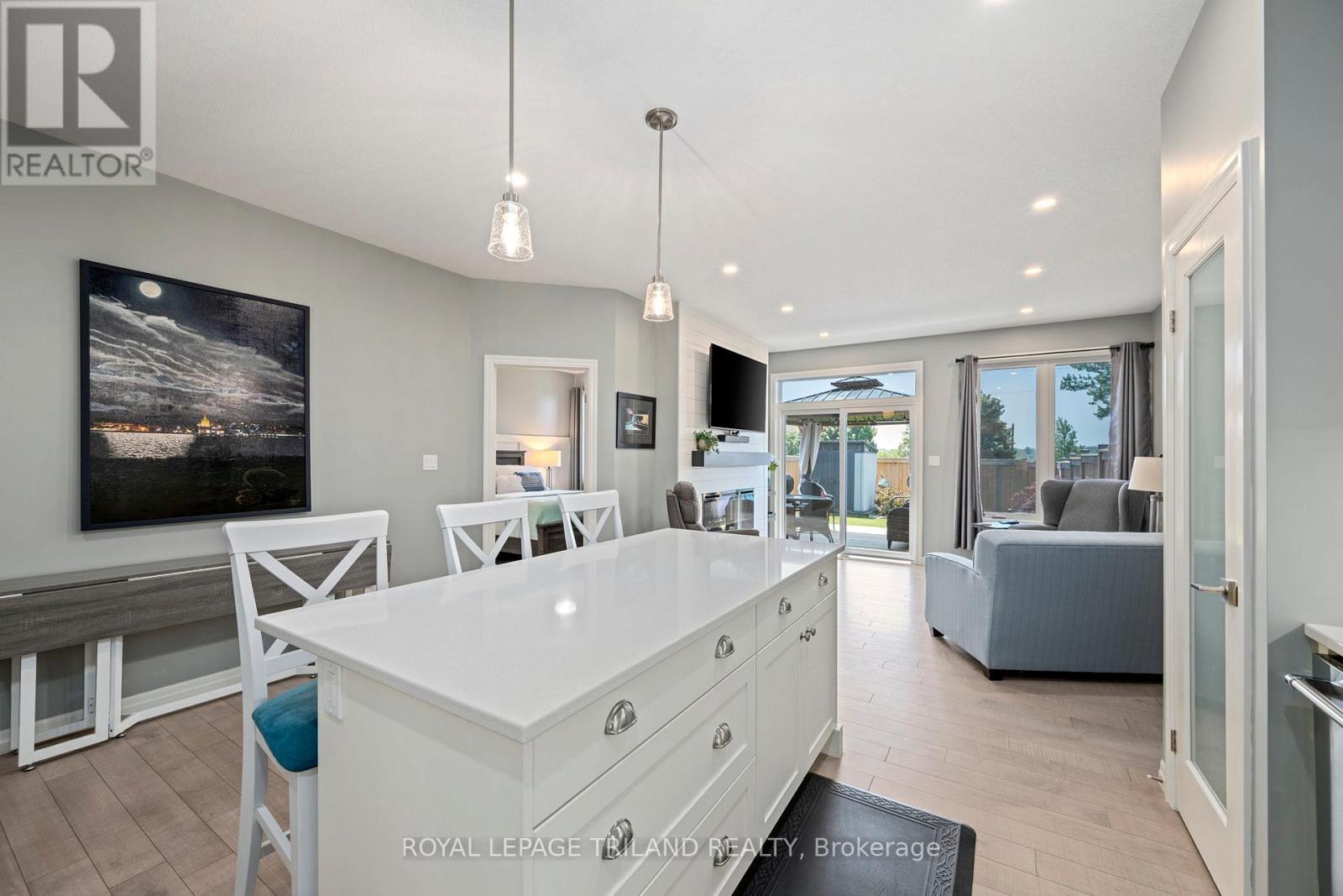 32 CHARTER CREEK COURT - 14