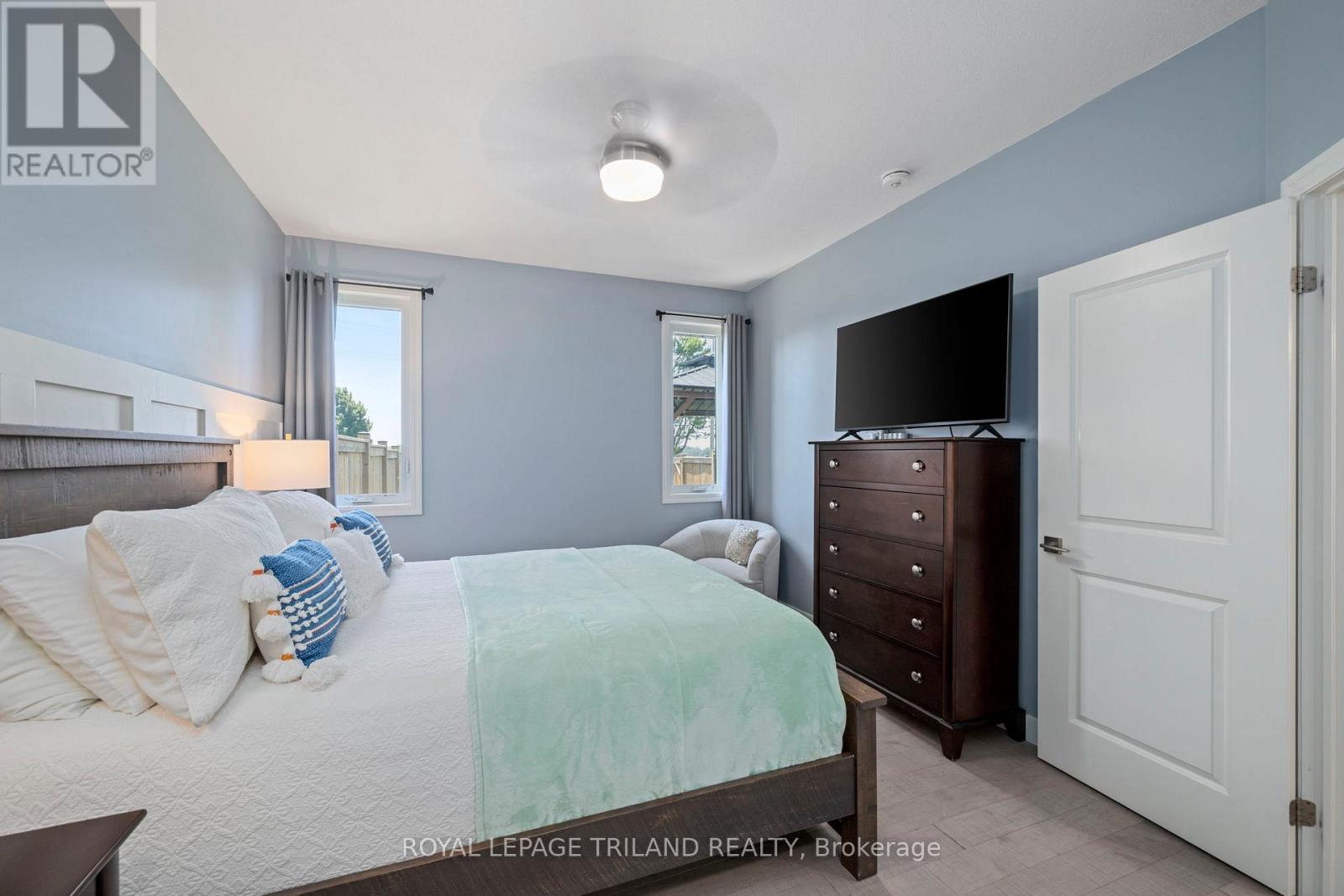 32 CHARTER CREEK COURT - 16