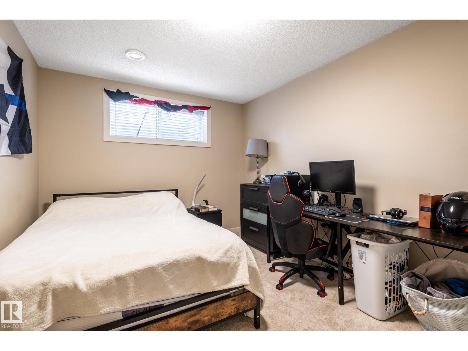 1747 HAMMOND Crescent NW - Photo 30