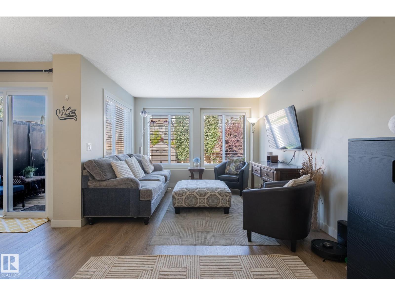 1747 HAMMOND Crescent NW - Photo 10