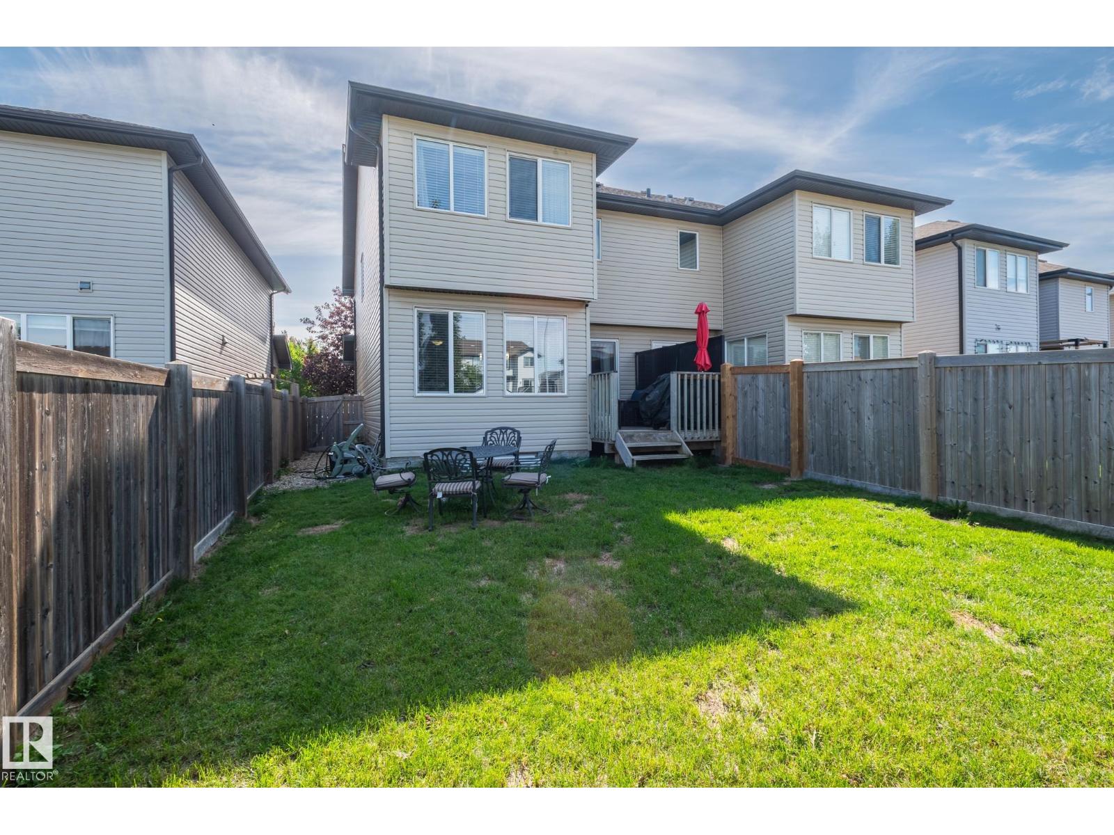 1747 HAMMOND Crescent NW - Photo 35