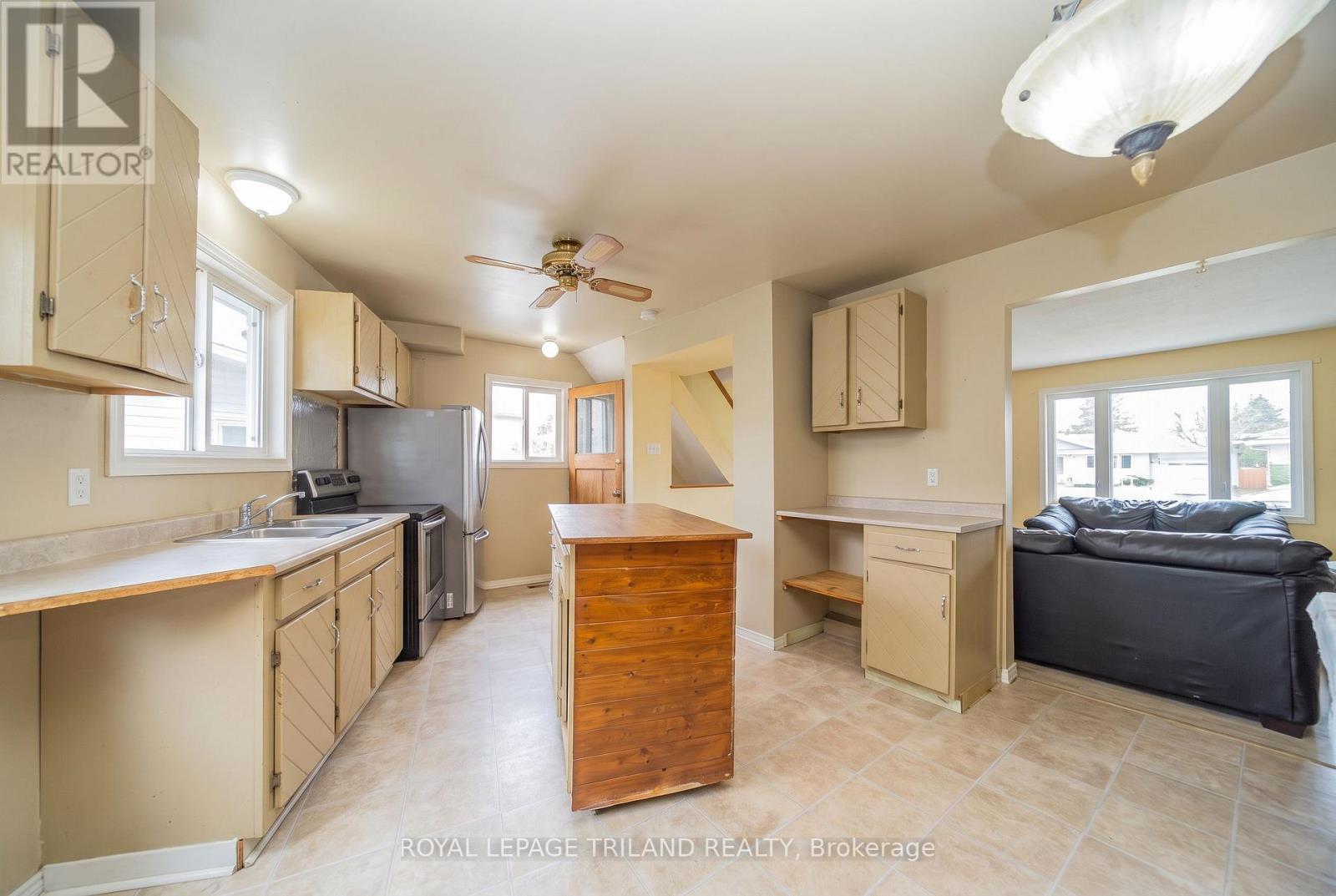 220 ADMIRAL DRIVE - Image 15