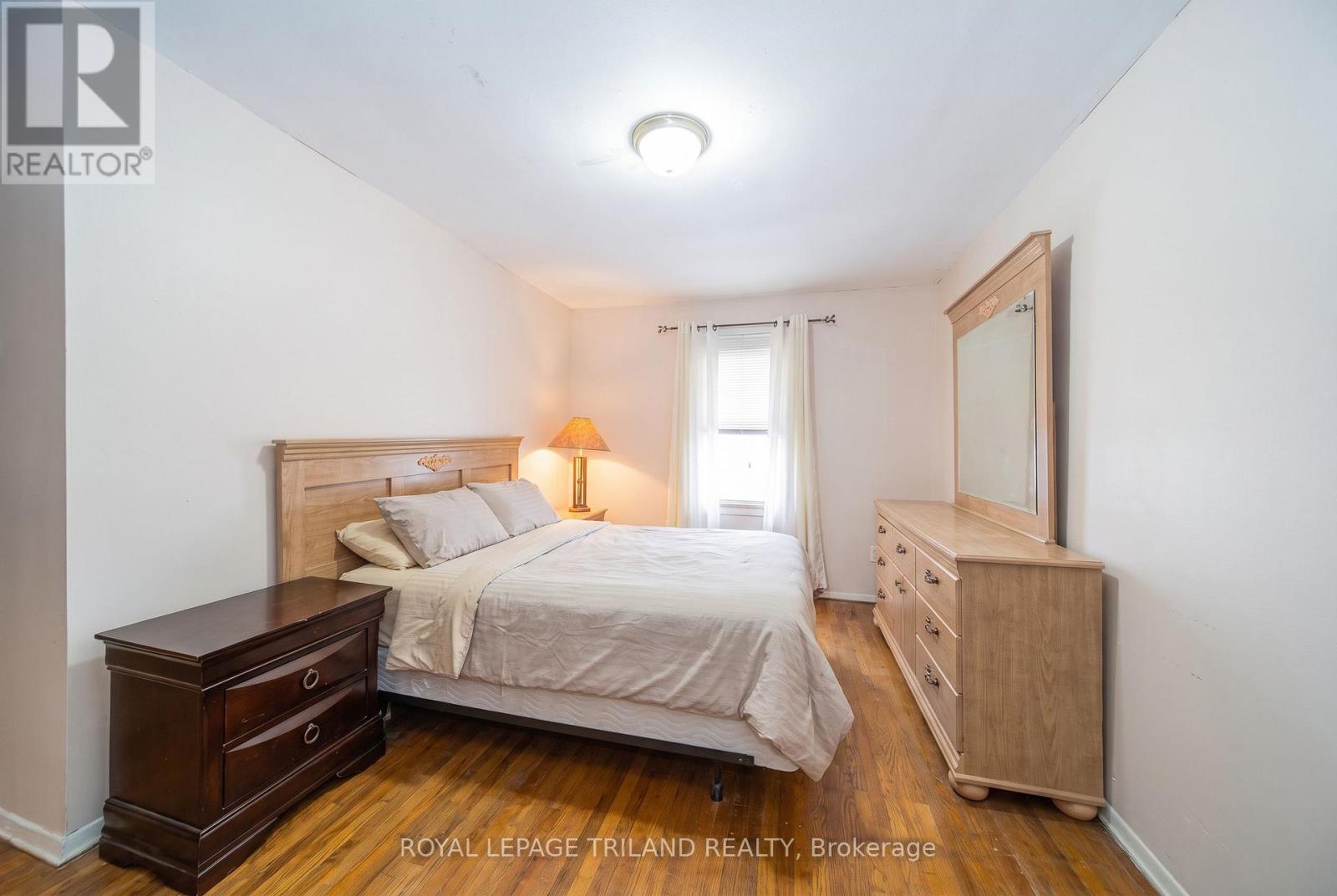220 ADMIRAL DRIVE - Image 23