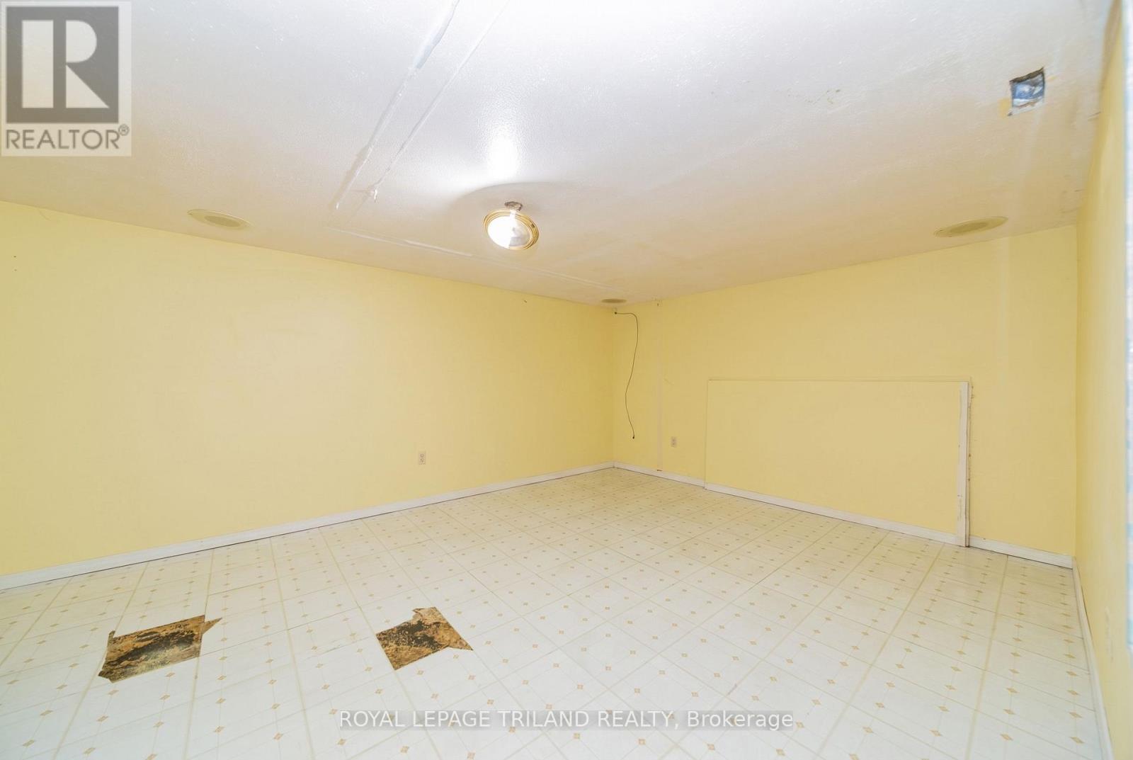 220 ADMIRAL DRIVE - Image 29