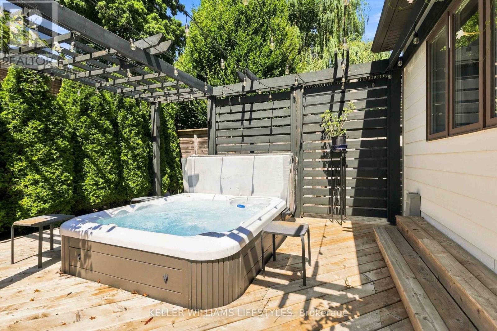 #7 727 APRICOT DRIVE - Image 31