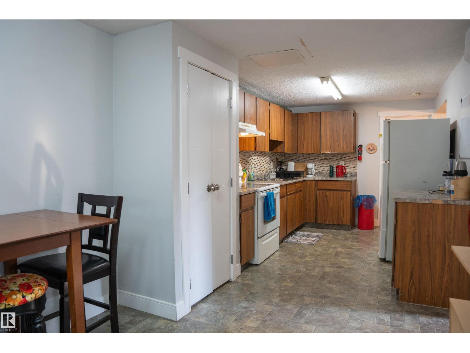 1031 Lakewood Rd North RD NW - Image 23
