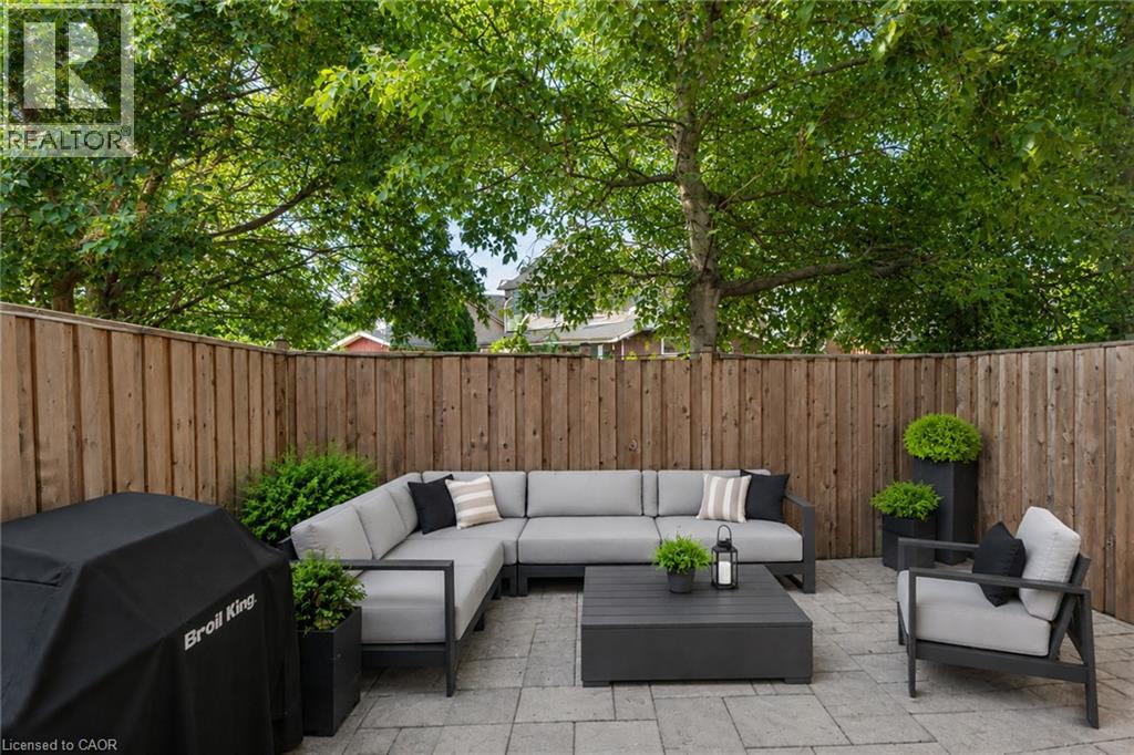 #27 502 BARTON Street - Image 36