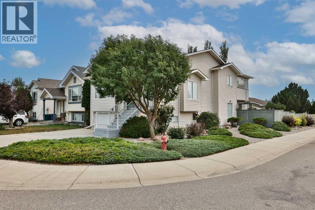 94 Heritage Lane W, Lethbridge — photo 3