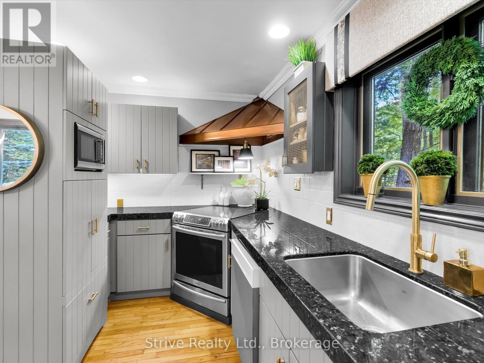 1035 GEORGE ROAD - 11