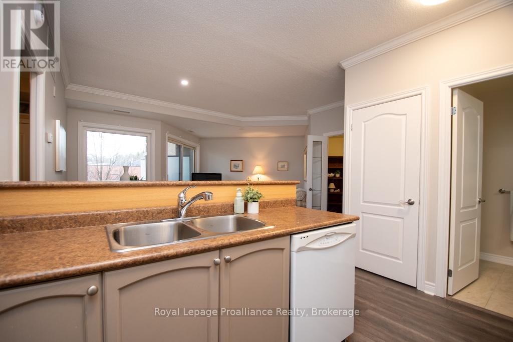 #212 869 CLONSILLA AVENUE - 14