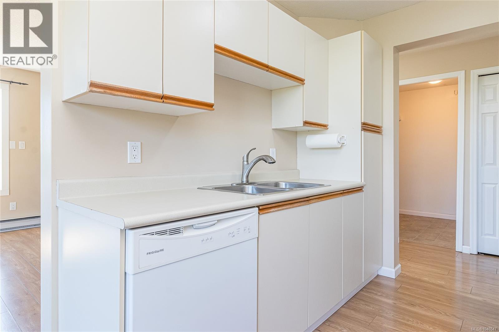 #104 435 Morison Ave - 10