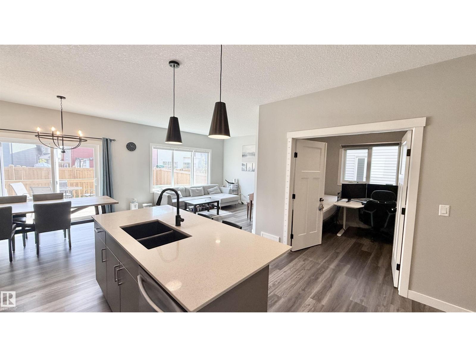 2531 194 ST NW - 10