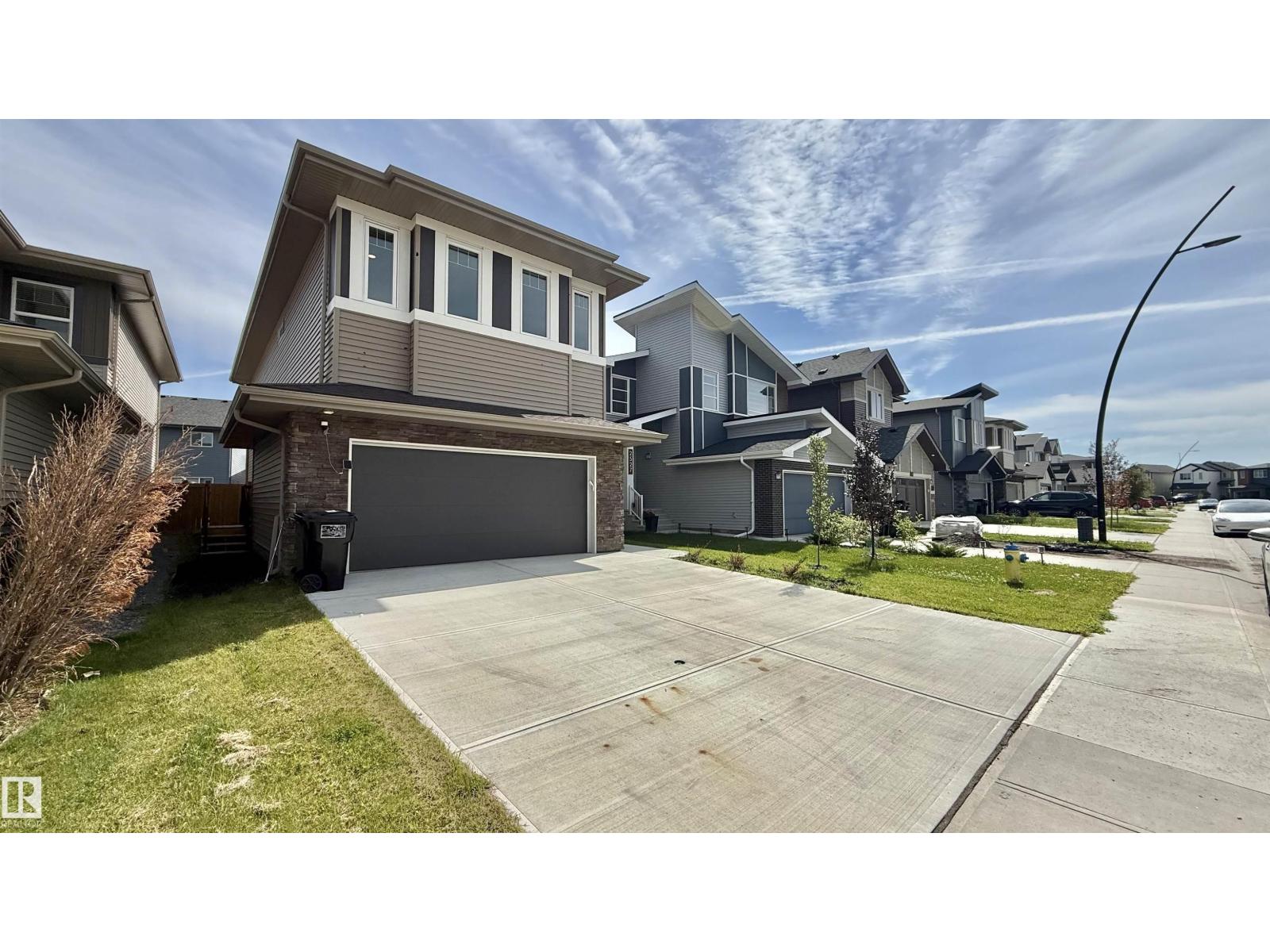 2531 194 ST NW - 4