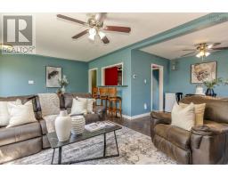 Living room - 10 Westwood Drive, Dartmouth, NS B2X1Y4 Photo 6