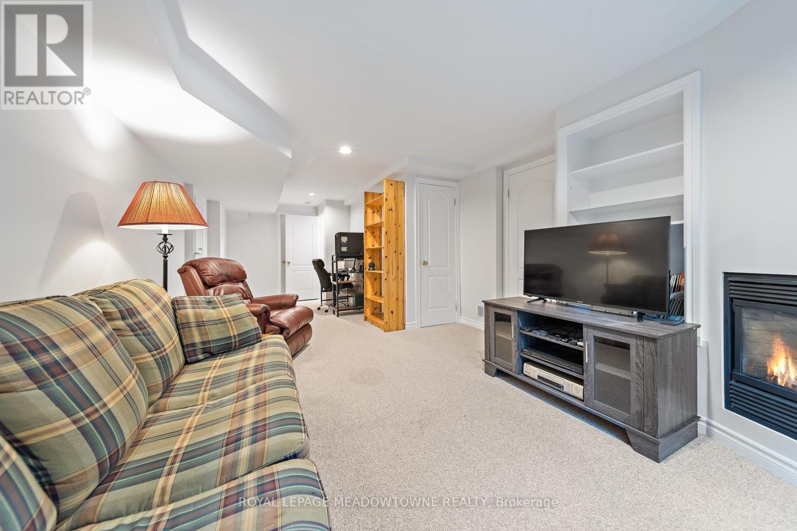 #11 76 RIVER DRIVE - Image 27