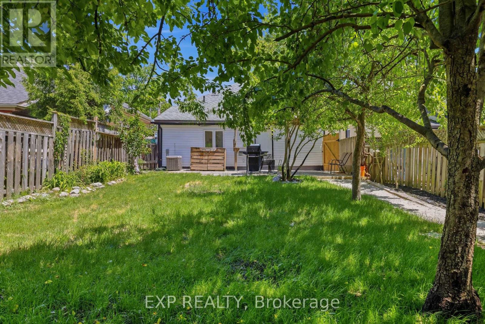 571 ELIZABETH STREET - Image 32