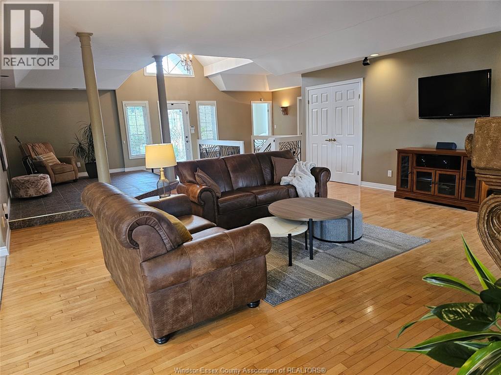 2703 LOMBARDY CRESCENT - 11