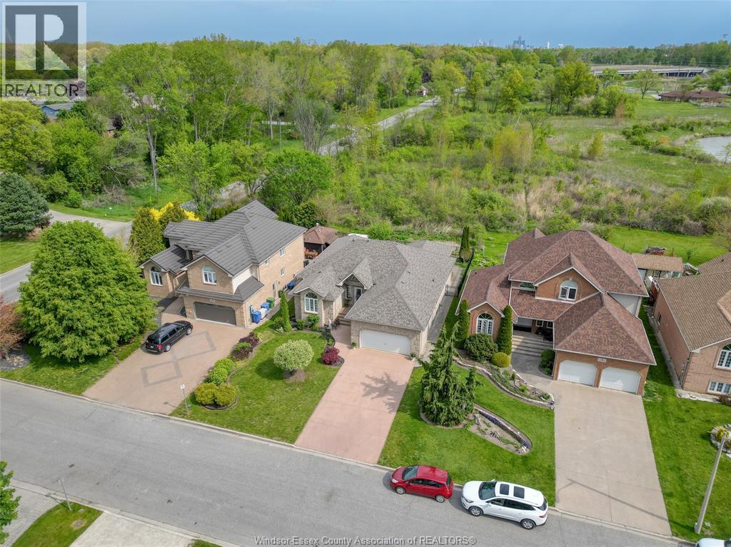 2703 LOMBARDY CRESCENT - 5