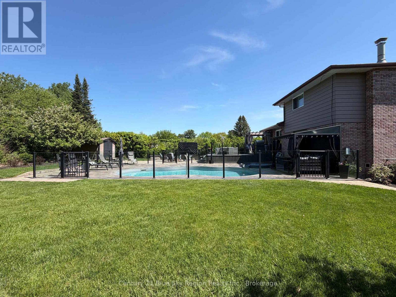 790 LAURENTIAN AVENUE - Image 38