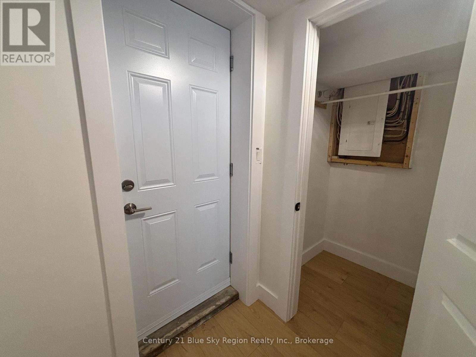 28 LOVELL AVENUE - 36