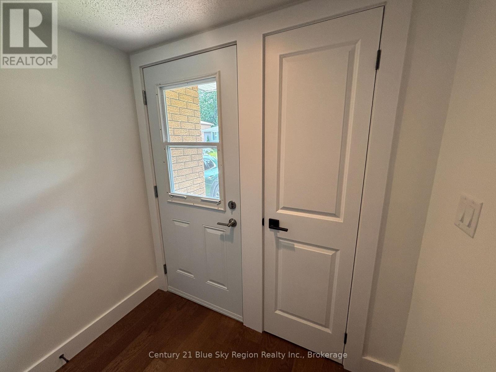 28 LOVELL AVENUE - 6