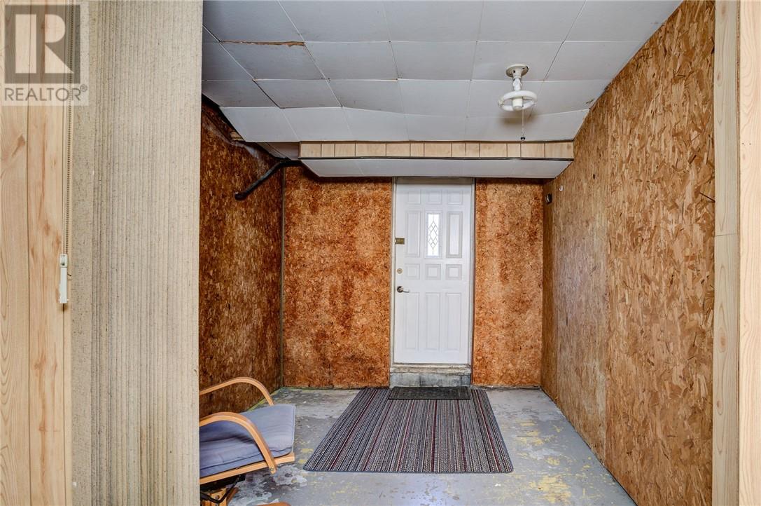 222 Riverside Drive - Image 23