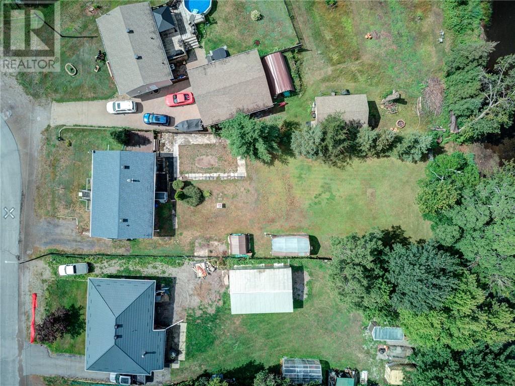 222 Riverside Drive - Image 29