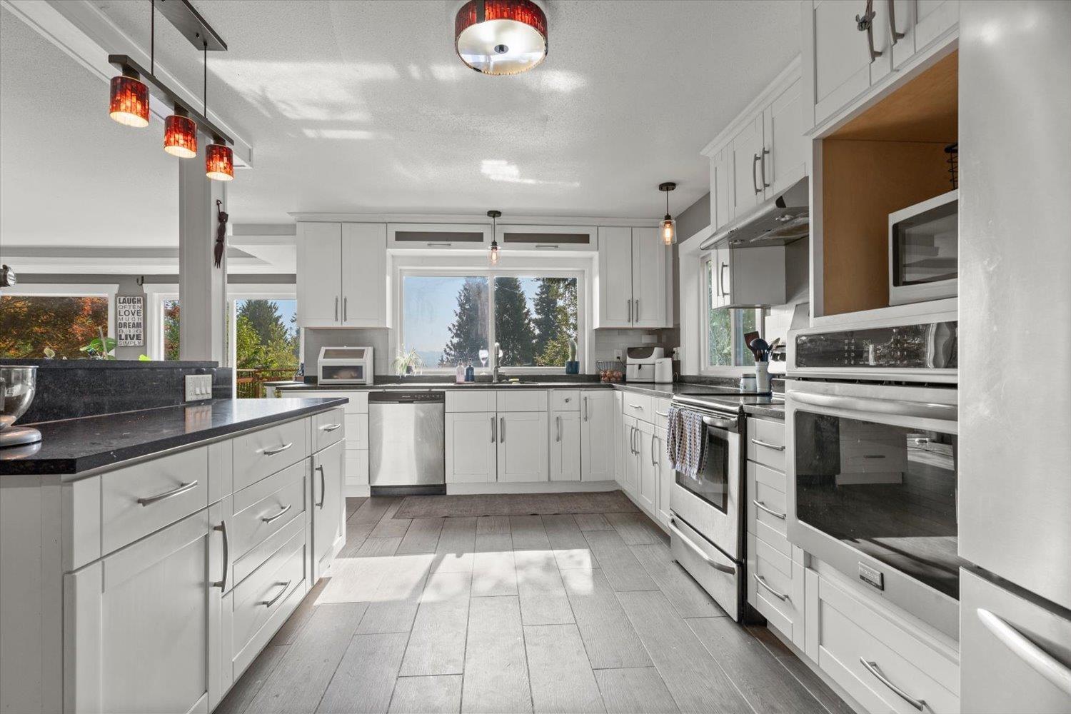 6 Bed, 4 Bath House for Sale in Chilliwack – 4820 SOUTHSIDE ROAD, Ryder Lake, Chilliwack – MLS# R3154632 - Image 6