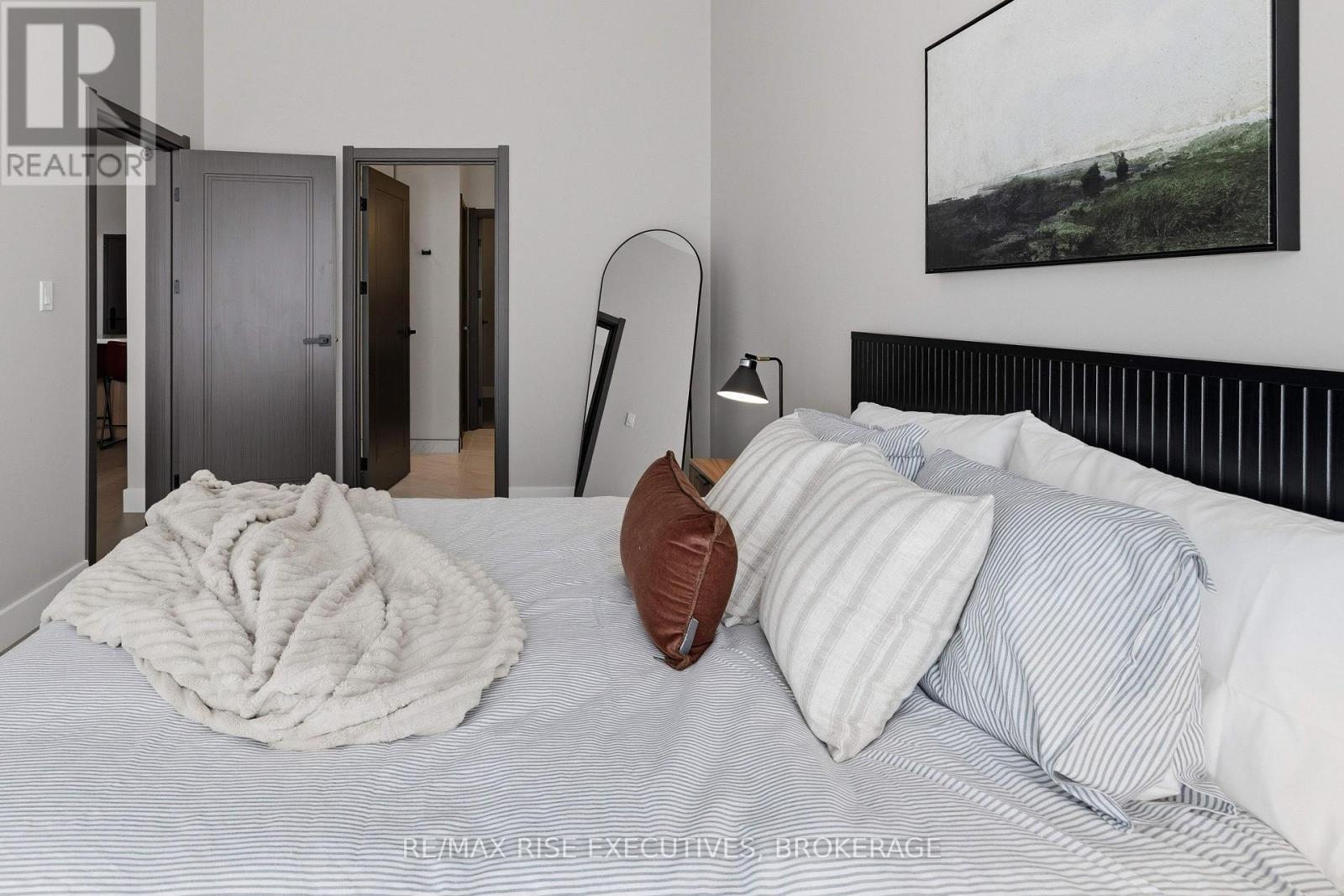 300 Skyfal Lane — photo 7