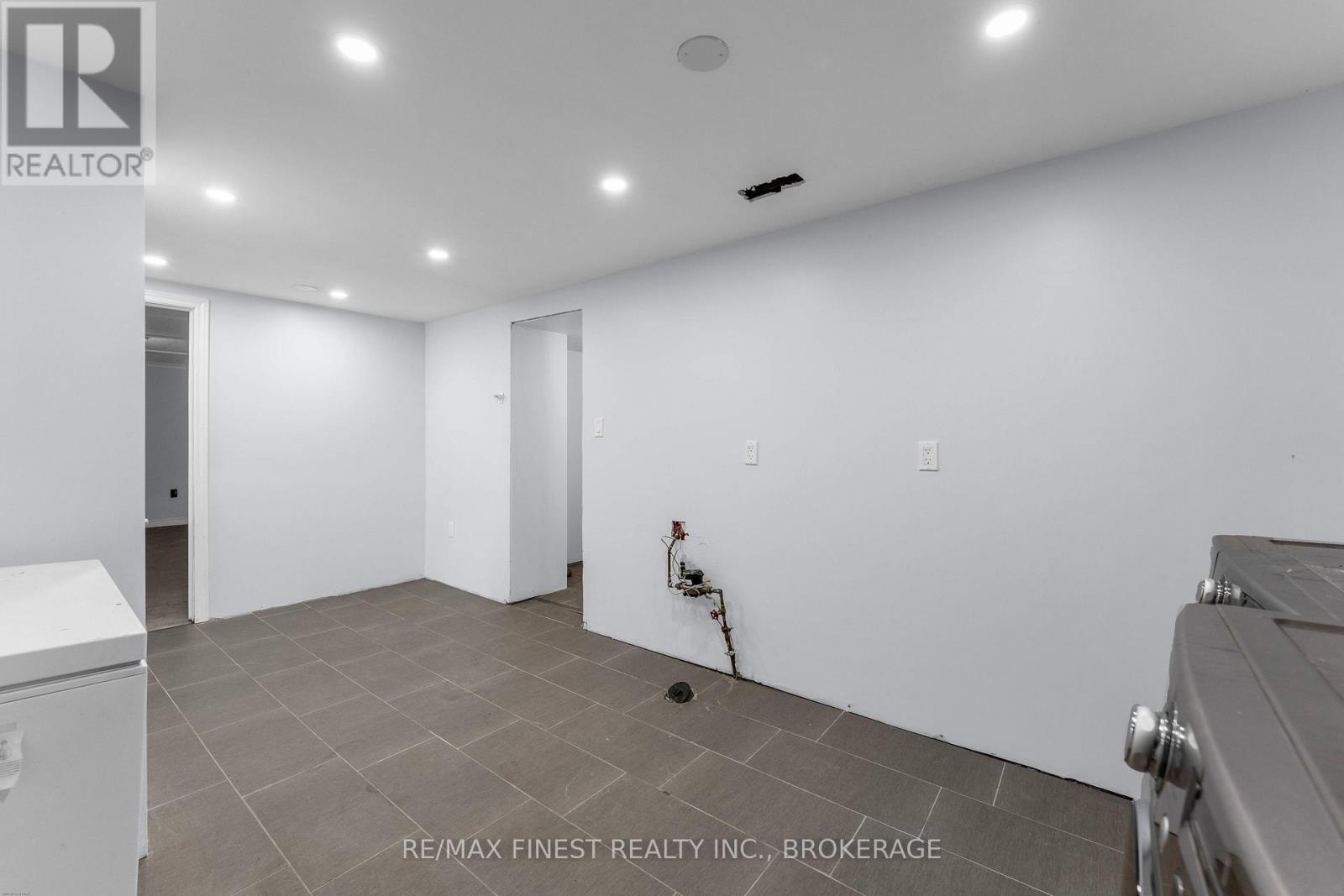 60 SHERWOOD DRIVE - Image 29
